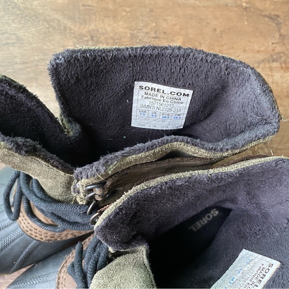 Sorel boots - Picture 4 of 10